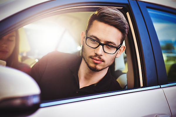 포토 JPG 해외이미지 백인 라이프스타일 커플 여자 남자 행복 도로 여행 지도 2 의자 가족 교통시설 자동차 모바일 새로움 세포 사랑 미소 사람 앉기 성인 야외 두명 스마트폰 핸드폰 놀람 운전 운전사 정상 시원함 보험 대여 우수 인기 자동 해외202009 해외포토 서양인 직업 감정 길 육상교통 가구 교통 컨셉 관계 모션 표정 생활 전자제품 스마트기기 절기 시설 파일형식