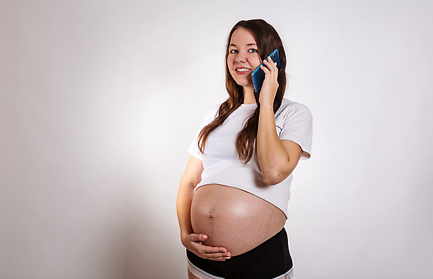 포토 JPG 해외이미지 라이프스타일 여자 행복 컨셉 인터넷 통신 엄마 모바일 세포 건강 사랑 한명 사람 스마트폰 핸드폰 희망 임산부 임신 터치 아기 잡기 메시지 연결 전화기 소셜미디어 해외202009 해외포토 1 감정 가족 모션 생활 전자제품 스마트기기 파일형식