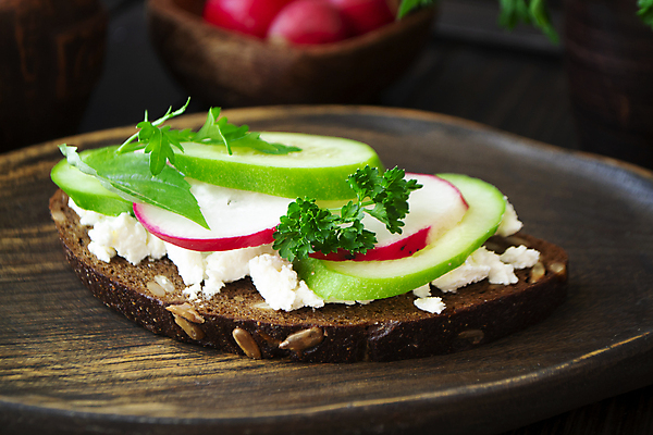 포토 JPG 해외이미지 전통 음식 빵 조각 다이어트 채소 오이 치즈 샌드위치 건강 요리 사람없음 목재 식사 저녁식사 어둠 봄 신선 맛 아침식사 애피타이저 자르기 먹기 속도 유기농 완두콩 심플 토스트 아보카도 점심식사 목판 브루스케타 스페인어 채식주의자 총각무 타파스 핸드메이드 맛있는 리코타치즈 해외202009 해외포토 나무 웰빙 계절 컨셉 과일 재료 모션 유제품 콩 무 채식 파일형식