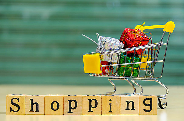 포토 JPG 해외이미지 라이프스타일 잡화 백그라운드 컨셉 인터넷 비즈니스 선반 종류 선물 사람없음 노트북 쇼핑 컴퓨터 상자 세일 바구니 상점 카트 미니어처 흰색 시장 선택 구매 상품 쇼핑몰 고객 무역 상업 소매 슈퍼마켓 블러 해외202009 해외포토 산업 컬러 가구 생활 전자제품 모형 파일형식