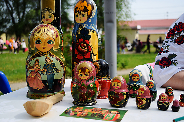 포토 JPG 해외이미지 전통 디자인 여자 유럽 어린이 인형 여행 백그라운드 패턴 가족 탁자 미술 사람없음 목재 장식 빨간색 세트 컬러풀 장난감 숫자 침묵 수확 게임 그룹 작음 보따리 복고 러시아 기념품 동쪽 수공예 러시아인 모스크바 소비에트 옛날 핸드메이드 해외202009 해외포토 서양인 나무 문자 나라 컬러 가구 무늬 농업 재료 관계 놀이 문화예술 사람 소리 크기 공예 방향 오브젝트 파일형식