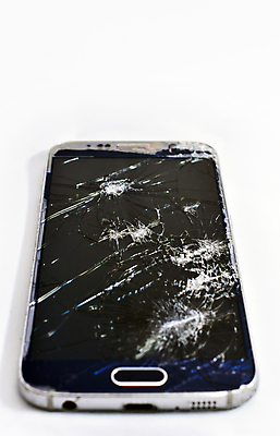 포토 JPG 해외이미지 디자인 이어폰 컨셉 인터넷 통신 모바일 기술 건강 사람없음 스마트폰 핸드폰 디지털 스크린 헤드폰 손상 장비 터치 정보 메시지 균열 실패 수리 MP3 연결 무선전화기 전화기 스마트 오브젝트 전자 혁명 깨짐 오류 인터페이스 중고 지원 셀룰러 해외202009 해외포토 음향기기 모션 전자제품 스마트기기 좌절 파일형식