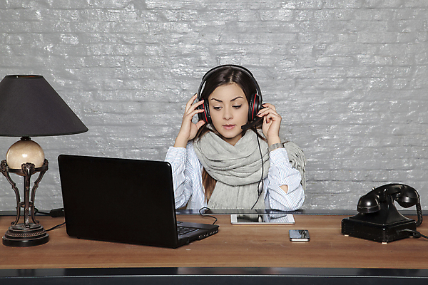 포토 JPG 해외이미지 직업 라이프스타일 얼굴 컨셉 인터넷 비즈니스 놀이 성공 스트레스 아이디어 피곤 경고 한명 사무실 헤드폰 경쟁 분노 우승 비즈니스우먼 결심 종업원 고객 책상 만족 경영자 텔레마케팅 비서 승진 경영 분실 플레이어 헬프 해외202009 해외포토 1 여자 감정 음향기기 가구 사람 생활 신체부위 최고 도움 직장인 서비스업 리더 파일형식