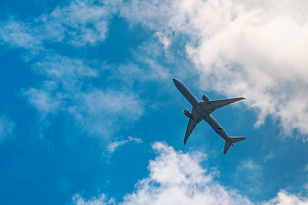 포토 JPG 해외이미지 구름 여행 백그라운드 날개 비즈니스 교통시설 하늘 휴가 비행기 안전 사람없음 경제 파란색 화물 흰색 고급 공항 아래 고도 도착 항공 속도 출발 상업 머리위 제트기 승객 이륙 엔진 솜털 보험 대패 착륙 해외202009 해외포토 자연요소 컬러 교통 컨셉 항공교통 대중교통 운송업 방향 시설 위치 파일형식