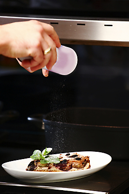 포토 JPG 해외이미지 전통 음식 조각 다이어트 과일 부분 탁자 디저트 주택 요리 사람없음 빨간색 여름 케이크 주방 보라색 얼음 빵집 시골 축하 신선 달콤 맛 아침식사 유혹 가루 설탕 굽기 뿌리기 반죽 레시피 슈가파우더 타르트 페스츄리 핸드메이드 맛있는 해외202009 해외포토 자연요소 계절 빵 컬러 가구 컨셉 모션 건강 건물 상점 식사 구이 파이_빵 파일형식