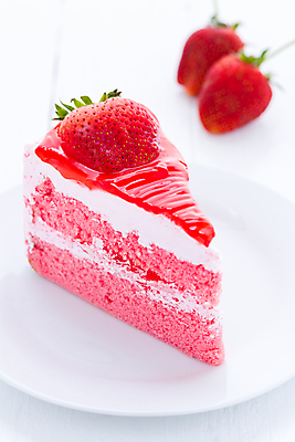 포토 JPG 해외이미지 조각 과일 딸기 디저트 사람없음 빨간색 케이크 빵집 흰색 달콤 해외202009 해외포토 음식 컬러 상점 맛 파일형식