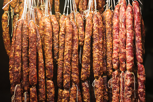 포토 JPG 해외이미지 전통 산업 줄 음식 건조 매달리기 육류 돼지고기 요리 사람없음 상점 식사 중국 신선 소시지 시장 맛 상품 몸무게 준비 날것 제비 절임 정육점 많음 맛있는 해외202009 해외포토 아시아 컨셉 식재료 모션 조류 가공식품 파일형식
