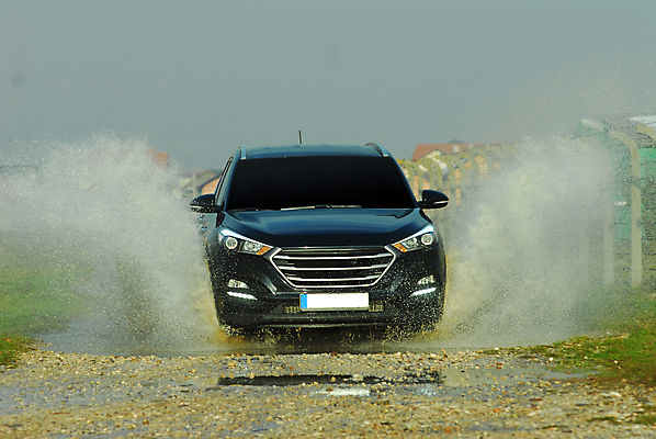 포토 JPG 해외이미지 도로 파도 자동차 자연 거리 사람없음 야외 가로 물 강 글로벌 운전 젖음 시골 긴급 운전사 위험 땅 홍수 사건 서비스 속도 타이어 폭풍 진흙 타운 보험 내추럴 대피 자동 재앙 스플래쉬 해외202009 해외포토 자연요소 직업 길 육상교통 바다 컨셉 교통시설 모션 날씨 도시 자연재해 생태계 파일형식