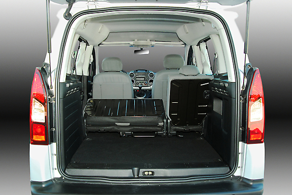 포토 JPG 해외이미지 디자인 도로 여행 교통시설 자동차 새로움 부츠 사람없음 빛 운전 짐 오픈 바퀴 은색 땅 사인 그만 신발장 오프로드 자동 접기 해외202009 해외포토 길 육상교통 컬러 교통 신발 컨셉 모션 시설 파일형식