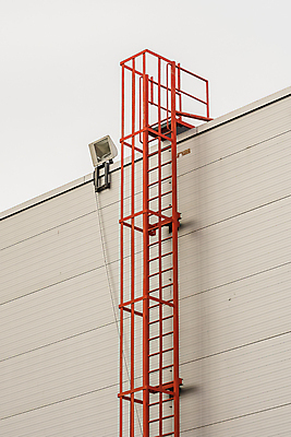 포토 JPG 해외이미지 디자인 산업 벽 백그라운드 건축양식 사다리 하늘 지붕 불 추상 출입구 안전 사람없음 야외 건물 빨간색 파란색 계단 금속 과학기술 흰색 긴급 도시 탈출 철 단계 대피 철강 철책 선두 해외202009 해외포토 자연요소 건축물 건축 컬러 컨셉 무늬 재질 기술 도구 파일형식