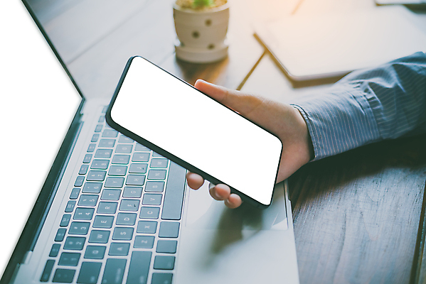 포토 JPG 해외이미지 직업 라이프스타일 손 남자 컨셉 인터넷 비즈니스 통신 손가락 모바일 아이디어 세포 실내 사람 사람없음 야외 금융 노트북 전자제품 빛 스마트폰 핸드폰 컴퓨터 사무실 디지털 스크린 공책 장비 터치 키보드 잡기 작업 비즈니스맨 네트워크 메시지 계획 전화기 스마트 책상 오브젝트 부름 목업 해외202009 해외포토 가구 모션 문구용품 내부 생활 신체부위 경제 스마트기기 직장인 파일형식