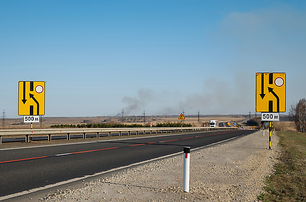 포토 JPG 해외이미지 산업 도로 길 여행 이동 밭 곡선 교통시설 모션 자동차 자연 표면 새로움 경고 안전 풍경 사람없음 야외 숫자 농장 장비 운전 시골 고속도로 수리 위험 큼 아스팔트 방향 심볼 언덕 사인 지역 건너기 기간 루트 방법 자동 많음 수평선 해외202009 해외포토 문자 선 육상교통 교통 컨셉 농업 크기 시설 생태계 파일형식