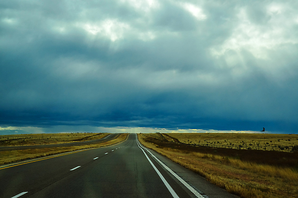 포토 JPG 해외이미지 구름 도로 여행 교통시설 자연 하늘 날씨 풍경 사람없음 야외 여름 파란색 빛 햇빛 태양 어둠 일몰 고속도로 분위기 아스팔트 흐림 내추럴 뇌우 폭풍우 수평선 해외202009 해외포토 자연요소 계절 길 컬러 교통 컨셉 노을 비_날씨 자연재해 시설 생태계 파일형식