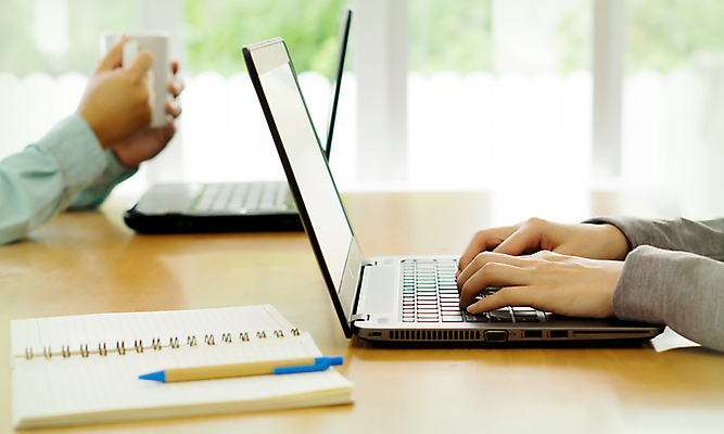 포토 JPG 해외이미지 손 여자 남자 아시아 커피 의자 비즈니스 협력 설계 함께함 3 사람 앉기 소년 사람없음 노트북 컴퓨터 사무실 펜 판매 상점 공책 업무 비즈니스맨 비즈니스우먼 그룹 정상 토론 동료 보고서 경영자 비서 소통 프로젝트 해외202009 해외포토 직업 나라 음료 어린이 가구 컨셉 관계 모션 문구용품 신체부위 전자제품 필기구 작업 직장인 리더 파일형식