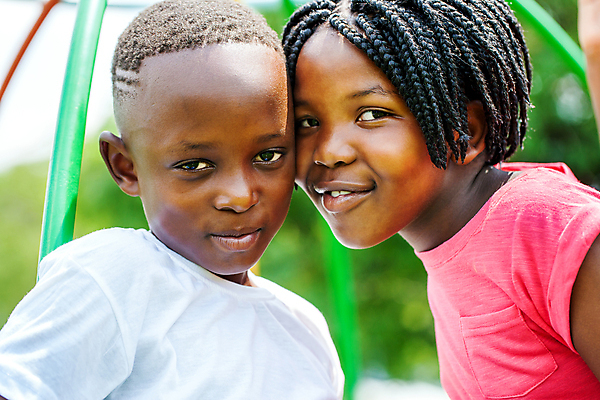 포토 JPG 해외이미지 라이프스타일 공원 행복 감정 얼굴 어린이 컨셉 장난 아프리카 놀이 휴가 함께함 사람 인종 소년 야외 두명 초록색 여름 친구 검은색 우정 표현 놀이터 언니 남동생 초보 해외202009 해외포토 계절 공공시설 남자 나라 컬러 가족 관계 생활 신체부위 자매 동생 파일형식