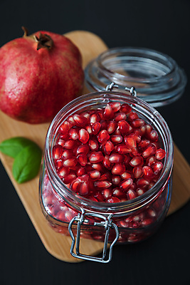 포토 JPG 해외이미지 라이프스타일 열매 음료 음식 백그라운드 잎 다이어트 과일 재료 유리 탁자 디저트 건강 씨앗 사람없음 목재 빨간색 시골 신선 항아리 사발 달콤 맛 아침식사 인스턴트 먹기 상쾌 유기농 날것 석류 내추럴 수류탄 숙성 채식주의자 핸드메이드 디톡스 맛있는 해외202009 해외포토 나무 식물 웰빙 감정 무기 컬러 가구 컨셉 모션 재질 생활 식사 도자기 사기그릇 채식 파일형식