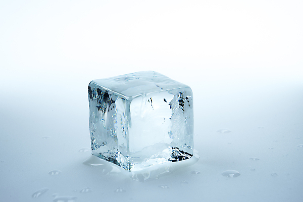 포토 JPG 해외이미지 음료 음식 겨울 유리 따뜻함 사람없음 물 파란색 빛 반사 얼음 블록 거품 젖음 추위 흰색 신선 바 투명 액체 그룹 떨어짐 시원함 크리스탈 순수 큐브 오브젝트 상쾌 서리 정사각형 고립 고체 해외202009 얼림 해외포토 자연요소 도형 계절 감정 컬러 컨셉 재질 광석 파일형식