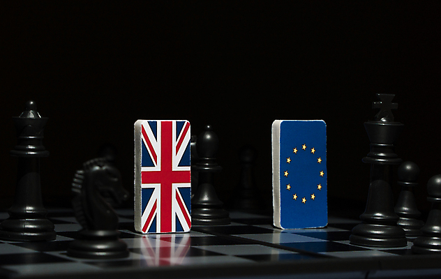 포토 JPG 해외이미지 유럽 컨셉 관계 협력 조명 영국 잉글랜드 그림자 협상 사람없음 어둠 유로 게임 깃발 체스 선택 계획 대표 토론 강의 투표 심볼 싸움 떠남 외교 위기 유럽연합 응답 전국 정부 정치 정치가 회원 해외202009 해외포토 직업 나라 돈 비즈니스 모션 놀이 선거 파일형식