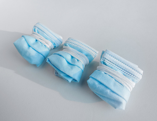 포토 JPG 해외이미지 디자인 얼굴 백그라운드 컨셉 건강 3 가면 안전 사람없음 파란색 펼침 간호사 흰색 면 바이러스 보호 질병 폐기물 위험 오브젝트 보따리 질감 예방 감염 롤 고립 돌봄 접기 제어 중고 처리 해외202009 해외포토 컬러 의학 모션 신체부위 의료진 쓰레기 파일형식