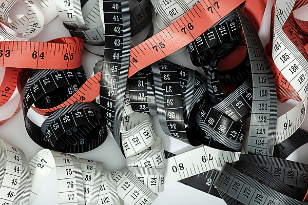 포토 JPG 해외이미지 백그라운드 컨셉 다이어트 비즈니스 거리 자 건강 사람없음 숫자 힘 장비 성장 기구 공구 업무 그룹 엉킴 몸무게 날씬함 허리 측정 흰배경 눈금 테이프 치수 문제 긴장 길이 계량기 개발 고립 복잡 섞기 업그레이드 인치 혼란 많음 카피스페이스 정확 해외202009 해외포토 문자 감정 문구용품 신체부위 공백 흰색 도구 작업 몸매 파일형식