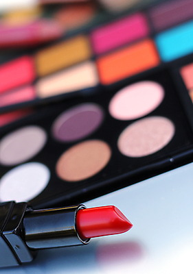 포토 JPG 해외이미지 실내 사람없음 립스틱 화장용품 아이섀도 섀도우팔레트 해외202009 해외포토 내부 화장품 미용용품 파일형식