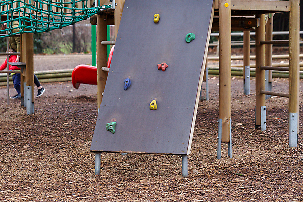 포토 JPG 해외이미지 공원 벽 스포츠 백그라운드 영국 잉글랜드 사람없음 야외 컬러풀 운동 장비 도전 잡기 고리 놀이터 플라스틱 런던 오르기 인공 해외202009 해외포토 공공시설 유럽 컬러 모션 재질 놀이 건강 파일형식