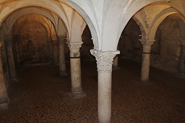 포토 JPG 해외이미지 유럽 벽 여행 건축양식 실내 사람없음 내부 장식 산타클로스 성당 교회 이탈리아 방 원형 천장 대성당 바실리카 옛날 해외202009 해외포토 도형 건축 나라 크리스마스 종교건축 건물 파일형식