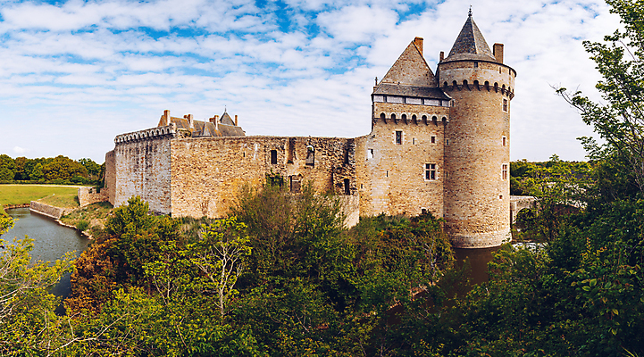 포토 JPG 해외이미지 외관 여행 건축양식 가이드 자연 주택 초원 사람없음 건물 물 강 도시풍경 여행객 탑 산책로 프랑스 조약돌 바위 도시 성 센터 중세 역사 재산 폐허 시력 타운 고딕 옛날 채널 해외202009 해외포토 자연요소 직업 건축물 건축 유럽 길 사람 풍경 금융 돌_바위 생태계 파일형식