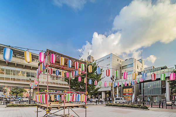 포토 JPG 해외이미지 구름 시계 비즈니스 건축양식 자동차 하늘 부동산 풍경 사람없음 건물 세로 여름 도시풍경 탑 일본 고층빌딩 기차 도시 도쿄 통로 정사각형 택시 타운 8월 7월 조감도 해외202009 해외포토 자연요소 도형 건축물 계절 건축 아시아 육상교통 승용차 대중교통 빌딩 날짜 재산 파일형식