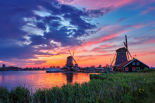 포토 JPG 해외이미지 구름 전통 실루엣 유럽 여행 자연 하늘 풍경 사람없음 물 관광지 강 농장 반사 여행객 일몰 풍차 수확 시골 보트 역사 네덜란드 복고 갈기 방앗간 암스테르담 구식 밭일 해외202009 해외포토 자연요소 나라 농업 배_교통 촬영기법 사람 노을 생태계 파일형식
