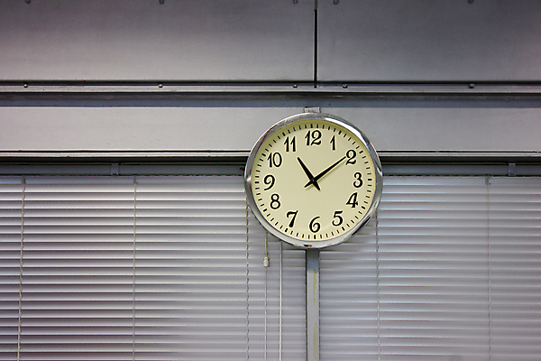 포토 JPG 해외이미지 아이콘 손 디자인 얼굴 벽 시계 백그라운드 컨셉 비즈니스 새로움 아이디어 매달리기 사람없음 내부 빨간색 빛 사무실 달리기 우주 금속 기구 긴급 시간 업무 은색 심볼 손목시계 사인 속도 공포 계량기 타이머 재촉 단절 마감 분 압력 조언 철강 초시계 충고 카운트다운 해외202009 해외포토 컬러 장신구 모션 재질 신체부위 작업 파일형식