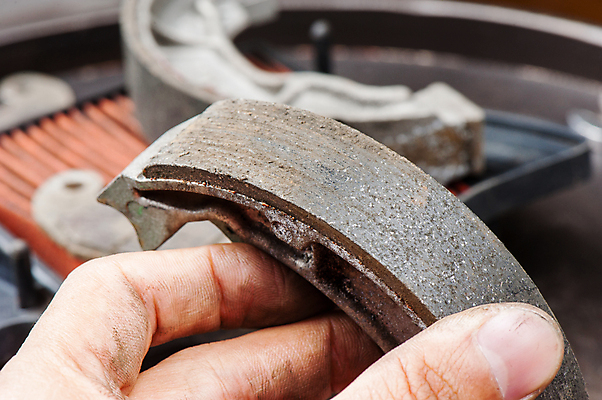 포토 JPG 해외이미지 신발 교통시설 자동차 안전 사람없음 금속 자전거 기계 공연 오토바이 공구 바퀴 변화 수리 승차 서비스 속도 부식 드럼 고정 점검 유지 고립 그만 단절 옛날 자동 중고 차고 철강 해외202009 해외포토 육상교통 교통 컨셉 모션 재질 타악기 이벤트 바이크 도구 시설 파일형식