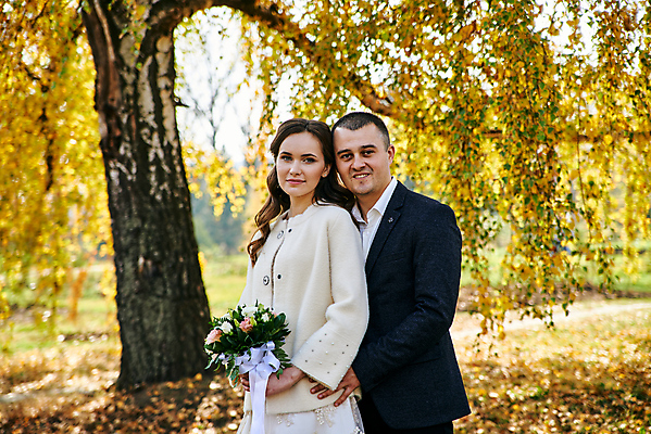 포토 JPG 해외이미지 백인 라이프스타일 커플 공원 여자 남자 딸 행복 결혼 2 가족 관계 자연 결혼식 엄마 남편 휴가 함께함 사랑 미소 사람 성인 야외 두명 여름 부모 낭만 흰색 축하 아내 아빠 해외202009 해외포토 서양인 계절 공공시설 감정 컬러 컨셉 표정 이벤트 생활 생태계 파일형식