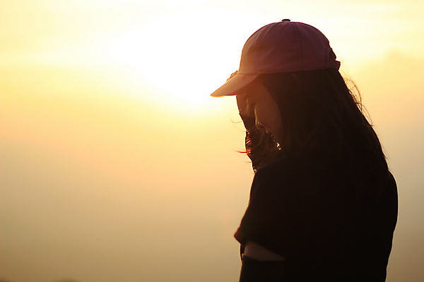포토 JPG 해외이미지 라이프스타일 여자 행복 감정 실루엣 무기 여행 백그라운드 이동 지도 응원 자연 하늘 휴식 산 한명 서기 사람 야외 가로 빛 햇빛 화목 일몰 기쁨 꿈 자유 축하 영혼 떨어짐 명상 흥분 오르기 긍정 골 무료 염원 해외202009 해외포토 1 컨셉 모션 촬영기법 생활 태양 노을 생태계 파일형식