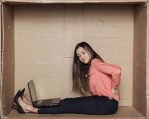 포토 JPG 해외이미지 전신 백인 여자 한명 앉기 성인 옆모습 노트북 상자 사무실 업무 비즈니스우먼 갇힘 답답함 성인여자한명만 해외202009 해외포토 서양인 1 뷰포인트 비즈니스 모션 사람 전자제품 작업 직장인 감각 여자한명만 성인여자만 파일형식