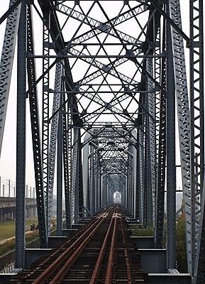 포토 JPG 해외이미지 접시 디자인 교통시설 사람없음 빛 강 수확 철 부식 깨짐 옛날 철강 파멸 수평선 해외202009 해외포토 식기 교통 컨셉 농업 시설 파일형식 소멸