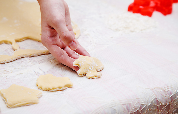 포토 JPG 해외이미지 백인 라이프스타일 손 여자 행복 음식 관계 주택 실내 건강 관리 요리 사람 성인 사람없음 쿠키 케이크 주방 달콤 굽기 준비 반죽 페스츄리 핸드메이드 해외202009 해외포토 서양인 감정 빵 디저트 내부 건물 생활 신체부위 맛 구이 파일형식