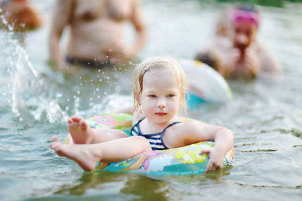 포토 JPG 해외이미지 행복 호수 얼굴 어린이 장난 놀이 휴가 건강 한명 웃음 사람 물 여름 파란색 청춘 강 컬러풀 장난감 태양 수영 기쁨 젖음 신선 뜨거움 원형 떨어짐 시원함 해외202009 해외포토 자연요소 도형 1 계절 감정 컬러 컨셉 표정 신체부위 수상스포츠 파일형식