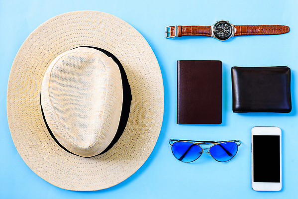 포토 JPG 해외이미지 무료이미지 여행 사람없음 파란색 스마트폰 선글라스 지갑 플랫 손목시계 여권 여권케이스 해외202009 해외포토 안경 시계 컬러 장신구 핸드폰 스마트기기 파일형식