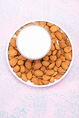 포토 JPG 해외이미지 음료 음식 백그라운드 컨셉 다이어트 유리 밥 건강 식이요법 사람없음 우유 견과류 흰색 신선 시장 맛 상품 낟알 크림 유기농 알맹이 날것 아몬드 섬유 비타민 내추럴 단백질 무료 바이오 유전자변형 채식주의자 칼슘 카피스페이스 비건 해외202009 해외포토 웰빙 컬러 재질 유제품 공백 직물 채식 영양소 파일형식