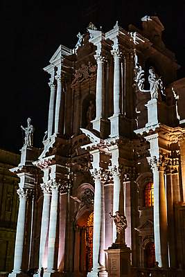포토 JPG 해외이미지 외관 유럽 도로 여행 백그라운드 건축양식 휴가 거리 미술 사람없음 야외 건물 여름 빛 도시풍경 교회 여행객 탑 이탈리아 골동품 바위 기둥 도시 지중해 장면 타운 고딕 옛날 해외202009 해외포토 건축물 계절 건축 나라 길 바다 종교건축 교통시설 문화예술 사람 풍경 돌_바위 파일형식