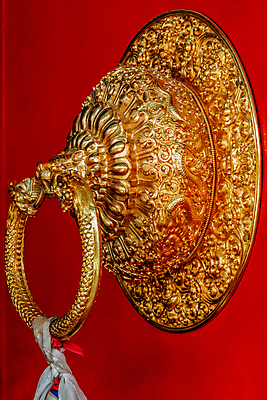 포토 JPG 해외이미지 모양 종교 불교 출입구 손잡이 사람없음 문 마을 계곡 사찰 닫기 사자 수도원 정문 해외202009 해외포토 포유류 종교건축 모션 파일형식