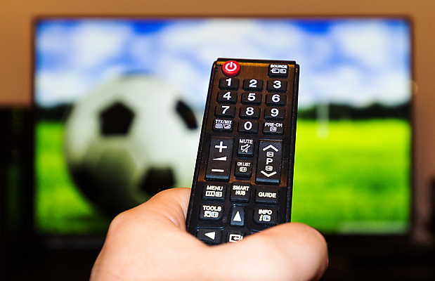 포토 JPG 해외이미지 손 응시 스포츠 백그라운드 공 손가락 휴식 주택 경기 사람없음 초록색 인테리어 스크린 축구 텔레비전 기쁨 방 엄지손가락 게임 관찰 잡기 부채 서핑 변화 밀기 영화관 무선전화기 손목시계 방송 멀리 골 제어 채널 생존 해외202009 해외포토 디자인 시선 감정 시계 컬러 컨셉 장신구 모션 놀이 건물 신체부위 전자제품 구기 수상스포츠 극장 전화기 파일형식