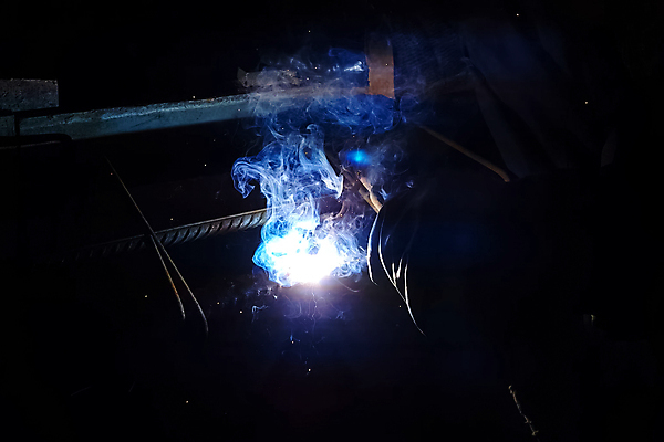 포토 JPG 해외이미지 산업 포즈 장갑 불꽃 노동자 골격 직장 가면 안전 사람없음 야외 빛 금속 장비 도구 공구 뜨거움 수술 제조 보호 위험 땅 공학 온실 철강 콘크리트 해외202009 해외포토 직업 잡화 교육 컨셉 회사 의학 재질 불 치료 파일형식