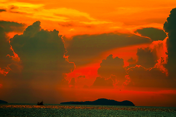 포토 JPG 해외이미지 구름 계절 호수 바다 분홍색 무지개 오렌지 자연 하늘 아침 낚시 날씨 추상 불꽃 풍경 사람없음 야외 빨간색 여름 파란색 빛 컬러풀 햇빛 태양 노란색 우주 일출 어둠 침묵 황혼 일몰 새벽 시골 보트 황금 야간 저녁 낚시꾼 천국 내추럴 해외202009 해외포토 주간 자연요소 컬러 무늬 배_교통 과일 불 레저 노을 소리 생태계 파일형식
