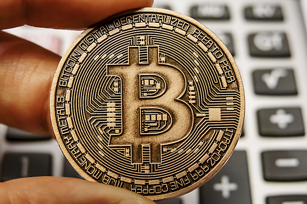 포토 JPG 해외이미지 백그라운드 컨셉 돈 인터넷 비즈니스 사람없음 금융 경제 글로벌 금속 디지털 동전 웹 저축 계산기 성장 그물 네트워크 시장 재산 황금 구매 발굴 심볼 사인 무역 투자 상업 전자 토막 전자상거래 수입 가상 해외202009 해외포토 산업 재질 문구용품 쇼핑 장비 파일형식