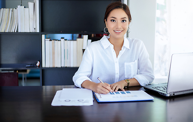 포토 JPG 해외이미지 직업 학생 라이프스타일 응시 여자 행복 인터넷 비즈니스 사업가 통신 성공 무선통신 휴식 설계 주택 실내 한명 사람 앉기 동양인 성인 노트북 스마트폰 핸드폰 학습 컴퓨터 소파 사무실 독서 공책 방 타이핑 작업 비즈니스우먼 연결 무선전화기 온라인 주인 프리랜서 중소기업 해외202009 해외포토 1 시선 교육 감정 컨셉 의자 회사 모션 문구용품 인종 내부 건물 생활 전자제품 스마트기기 직장인 전화기 파일형식