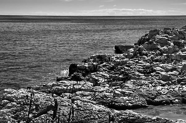 포토 JPG 해외이미지 유럽 바다 섬 여행 자연 하늘 휴식 풍경 사람없음 야외 물 여름 파란색 평화 바위 지중해 크로아티아 내추럴 달마시안 이국적 파라다이스 해외202009 해외포토 자연요소 계절 나라 컬러 컨셉 돌_바위 개 생태계 파일형식