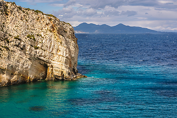 포토 JPG 해외이미지 주간 바다 섬 여행 자연 휴가 휴식 파노라마 풍경 사람없음 야외 가로 물 여름 파란색 태양 맑음 놀람 흰색 시골 만 망토 지중해 그리스 그리스인 수평선 해외202009 해외포토 자연요소 서양인 계절 감정 유럽 컬러 컨셉 날씨 촬영기법 표정 생태계 파일형식