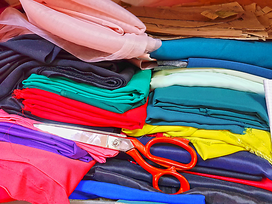 포토 JPG 해외이미지 직업 디자인 옷 산업 조각 비즈니스 공장 탁자 취미 사람없음 장식 컬러풀 유행 기계 장비 공구 직물 업무 작업실 실 제조 정상 바느질 자르기 오브젝트 땀 실타래 수공예 내추럴 재단 조작 핸드메이드 해외202009 해외포토 컬러 가구 공업 모션 도구 작업 공예 파일형식